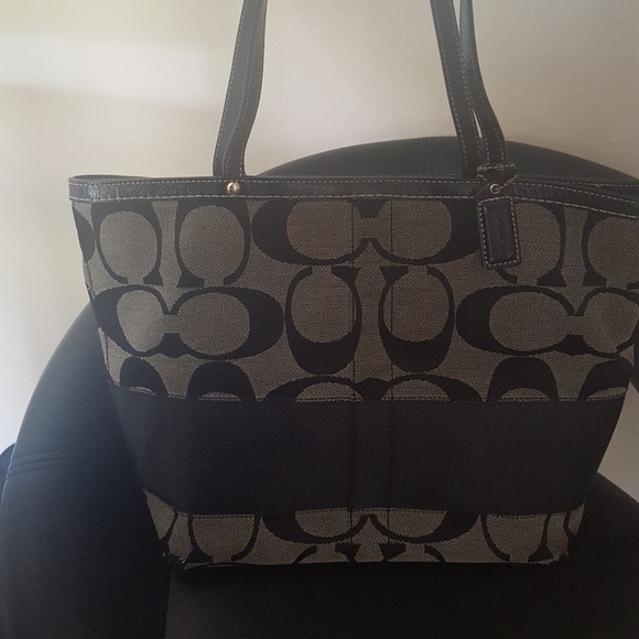 Coach Handbags - COACH tote